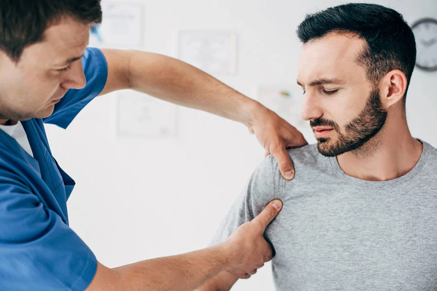 Shoulder Pain Treatment After a Car Accident in Bradenton & Sarasota