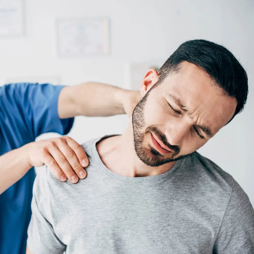 Shoulder Pain Treatment After a Car Accident in Bradenton & Sarasota